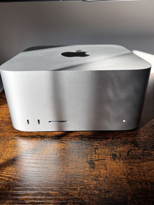 Apple Mac Studio M2 Ultra