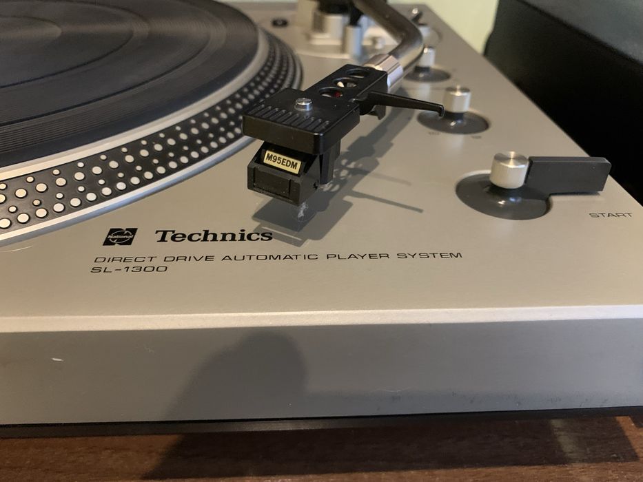 Програвач вінілових платівок Technics SL-1300