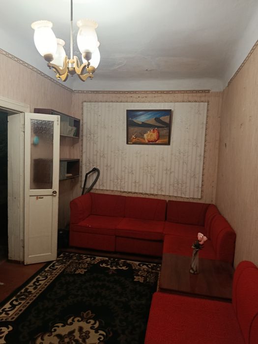 Продаю 3к/кв ул.Пушкинская ,гараж,закрытый двор 32000$