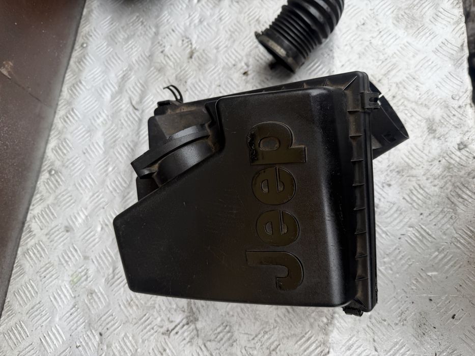 Корпус воздушного фильтра Джип чероки 04год jeep cherokee wj об 2.7