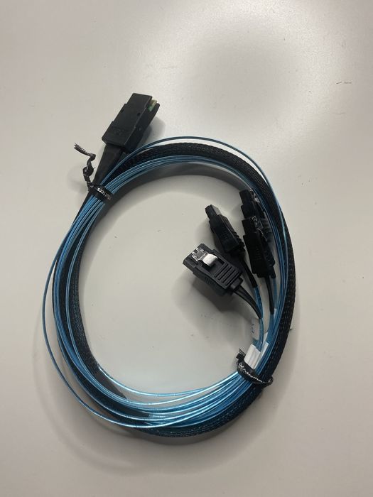 Kabel mini SAS SFF-8087 4x SATA 7pin do dysku 1M