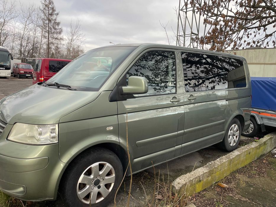 VW MULTIVAN 2,5 7 osobowy (2-2-3)