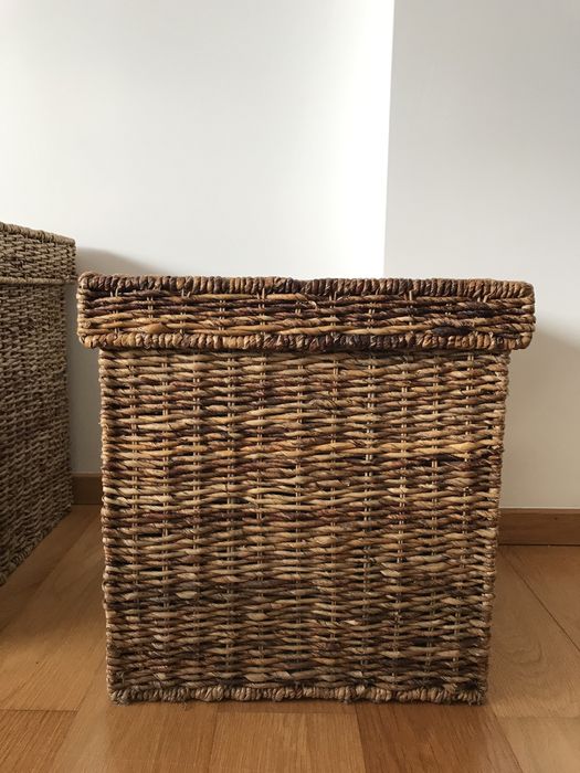 Mesas de apoio e arrumação