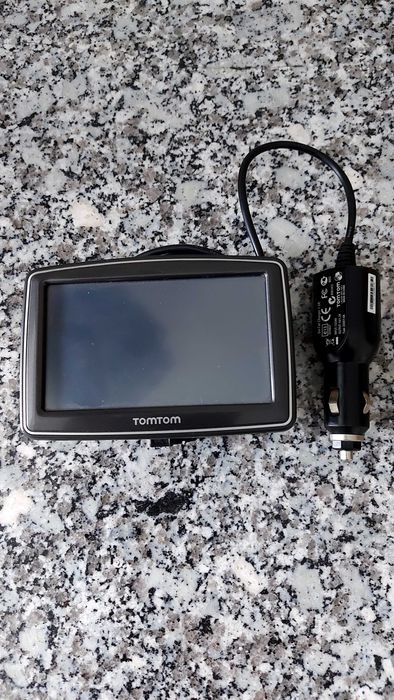 TomTom GPS Device64354230921474124