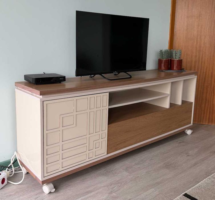 Móvel de televisão