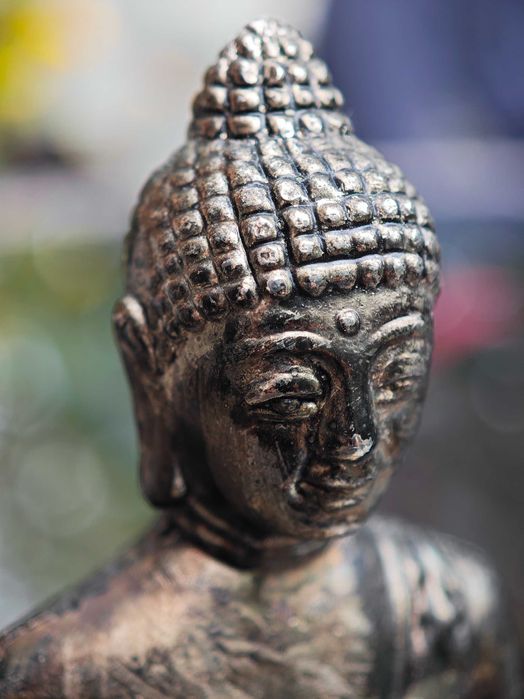 Budda w pozie Medicine pose Antyczna pocz XX w statuetka  bialy metal