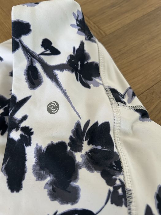 Legginsy w kwiaty damskie