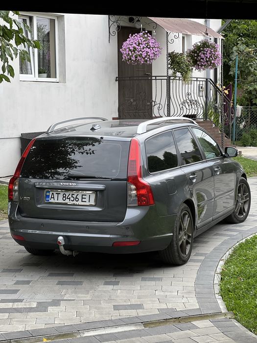 продам автомобіль Volvo v50