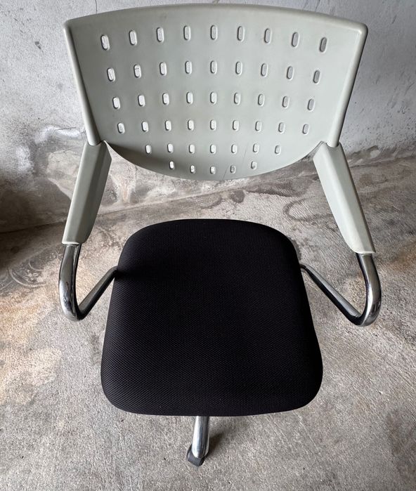 Secretária extensível- ajustável, prática e funcional + cadeira