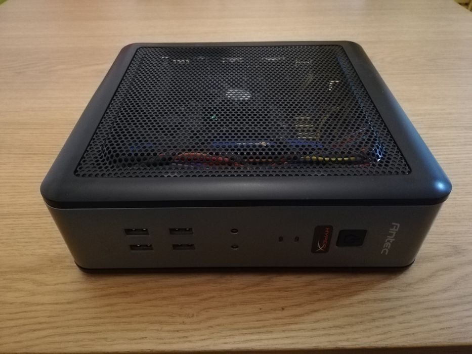 Mini computador de secretária ou Media Center