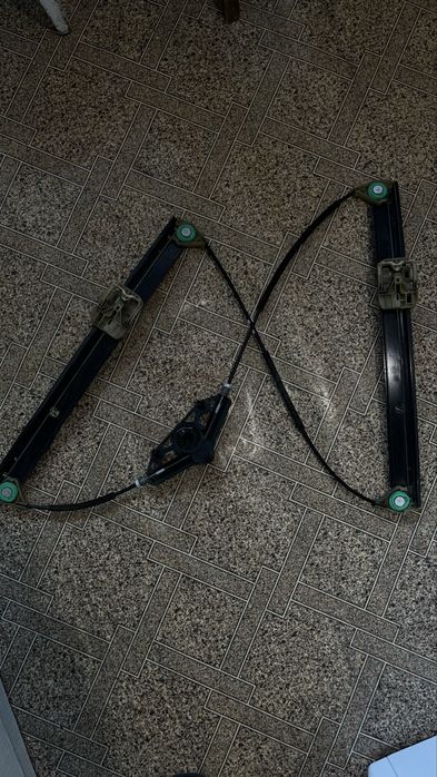 Запчастини з передньої дверки (ліва) Skoda Octavia A7. комплект