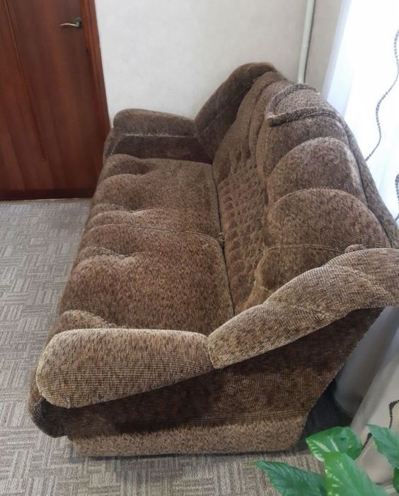 Диван и два пуфика