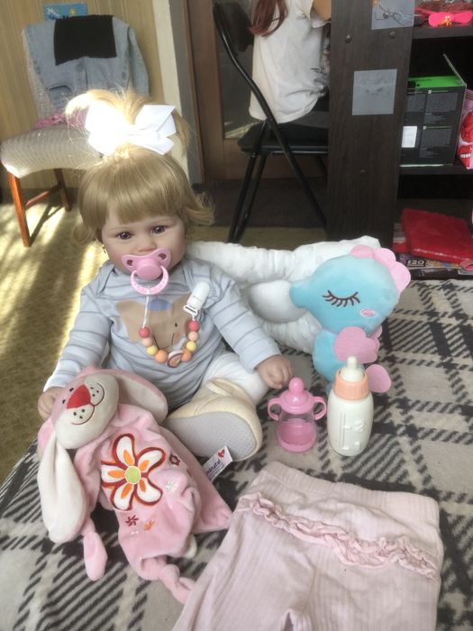 Лялька зі речами