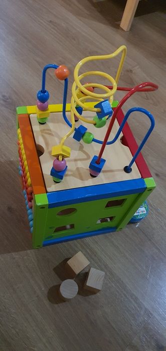 Cubo de atividades de madeira e microfone Panda