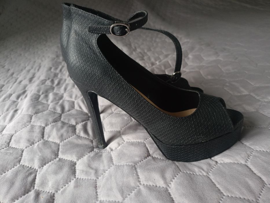 Sprzedam buty na obcasie