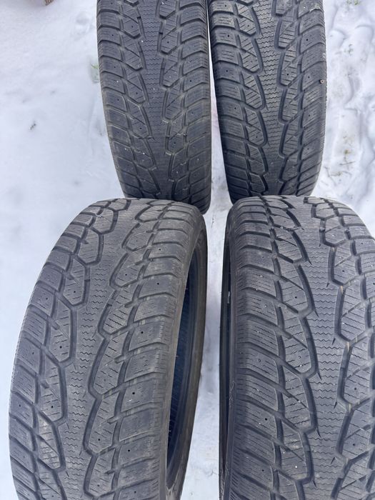 Продам зимову гуму 225/55 r17