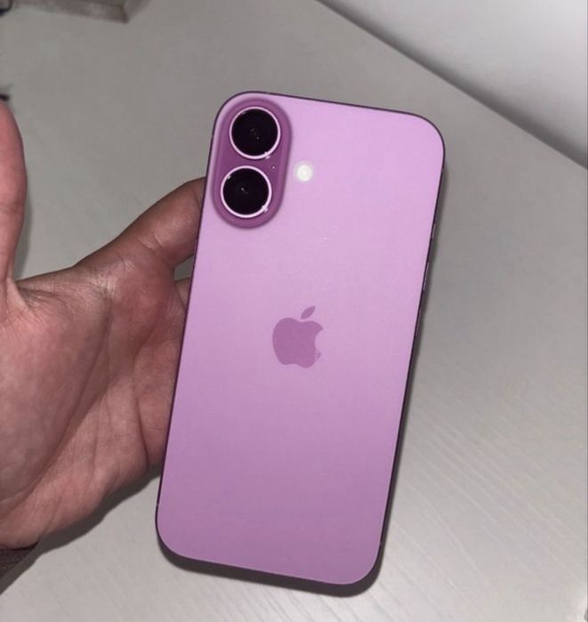 iPhone 16.