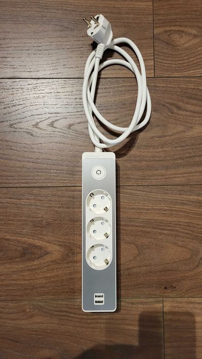 Extensão de 3 tomadas + 2 USB