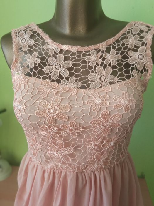 Śliczna sukienka,długa z koronką r.38-40