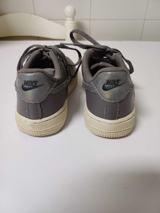 Ténis NIKE cinzentos Nº28