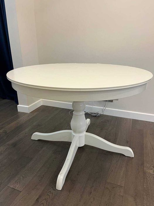 Stół okrądły w stylu rustykalnym