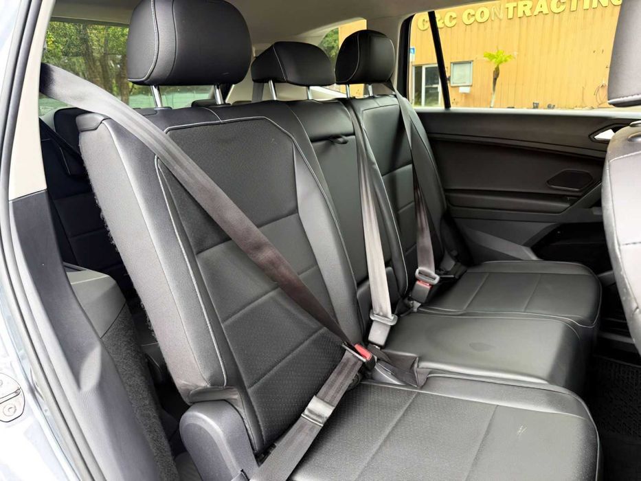 Volkswagen Tiguan      2021