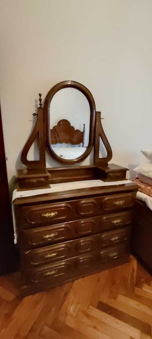 Quarto completo em madeira