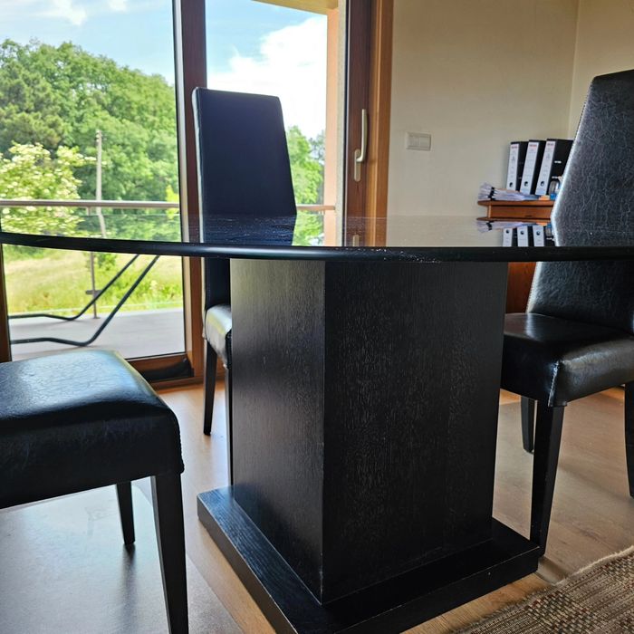 Mesa de Jantar em Vidro e 6 Cadeiras em Pele