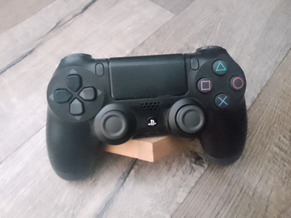 Геймпад бездротовий Sony DualShock 4 Wireless Controller Black для PS4/PC/Смартфону 1000 мА
Ще