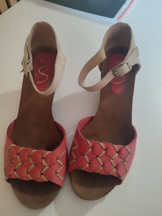 sandały S but z krytą piętą