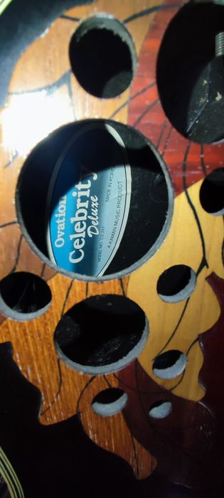 Guitarra Ovation Celebrity de Luxe cs247