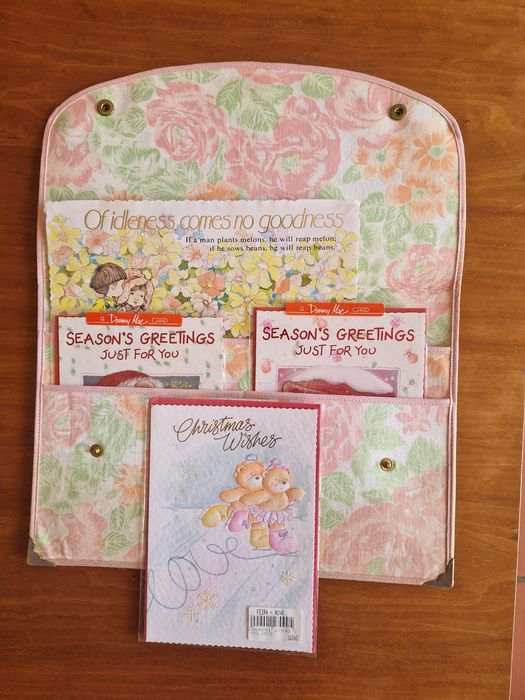 Pasta para guardar postais, papel de carta, etc.