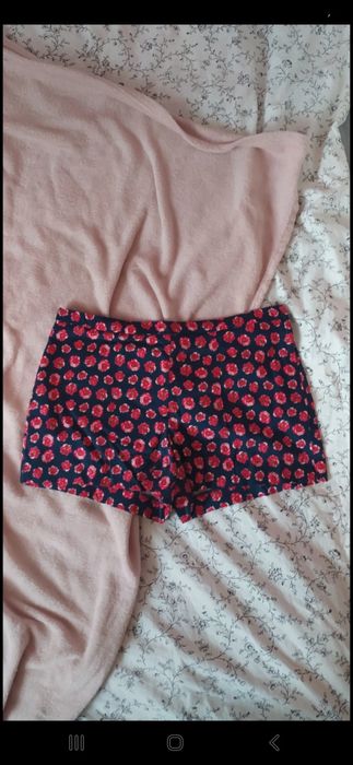krótkie spodenki w kwiatki damskie orsay
