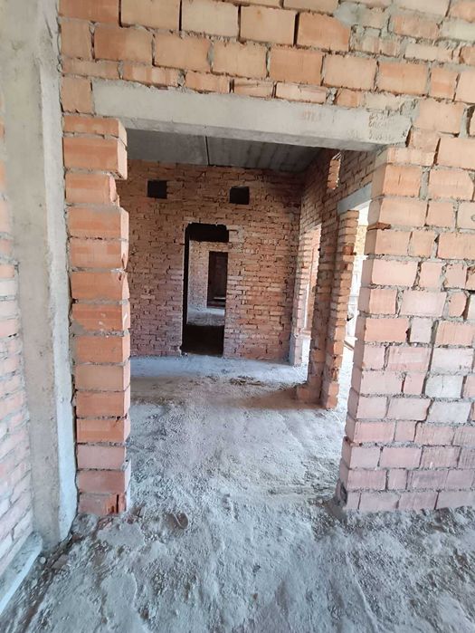 Продаж великої комерційної будівлі + земля приватизована, м. Дрогобич!