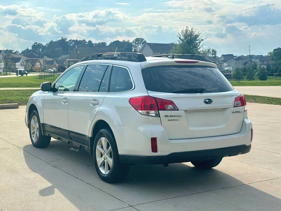 Subaru Outback Limited      2013