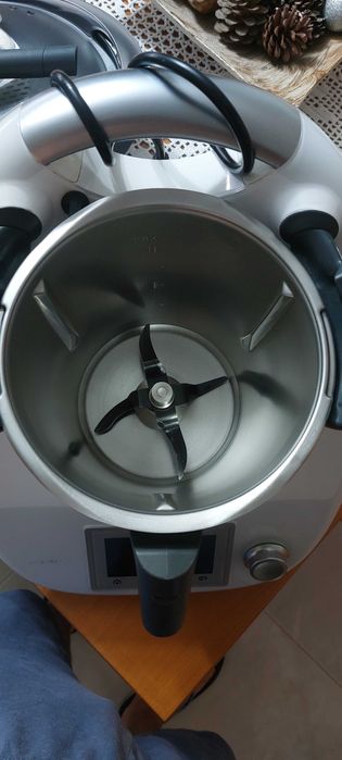 Bimby TM5 com todos os acessorios. Excelente estado. Tem 2 tampas