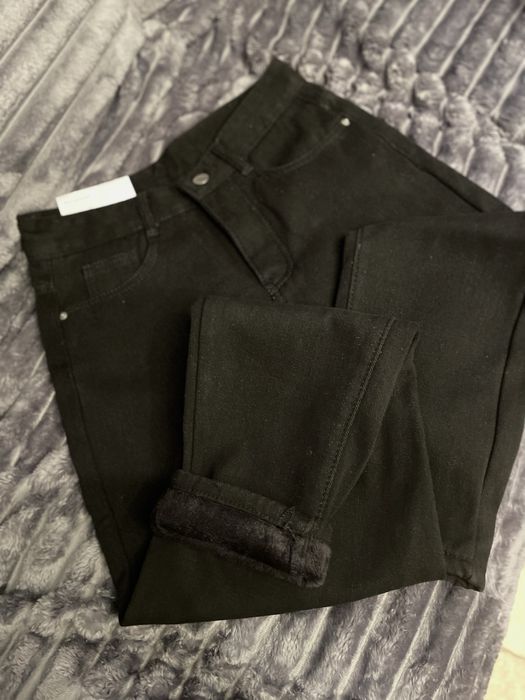 Утепленные черные джинсы с высокой талией