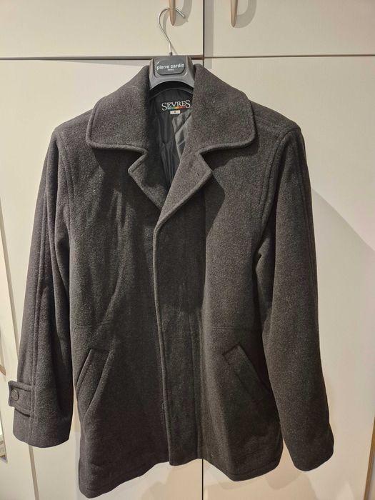 Czarny, krótki płaszcz męski