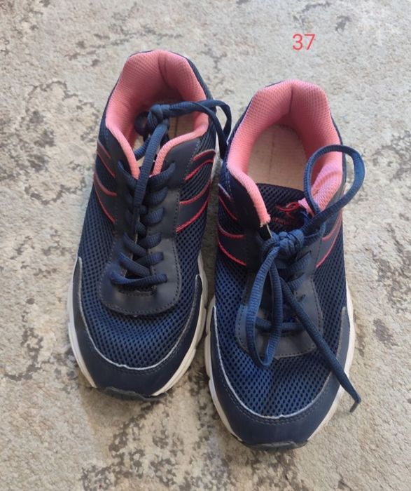 Отдам детскую обувь