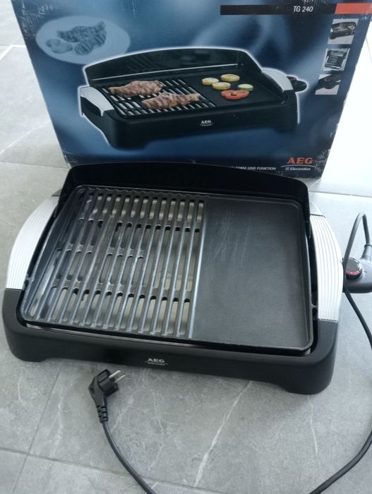 Elektryczny grill AEG 2000W