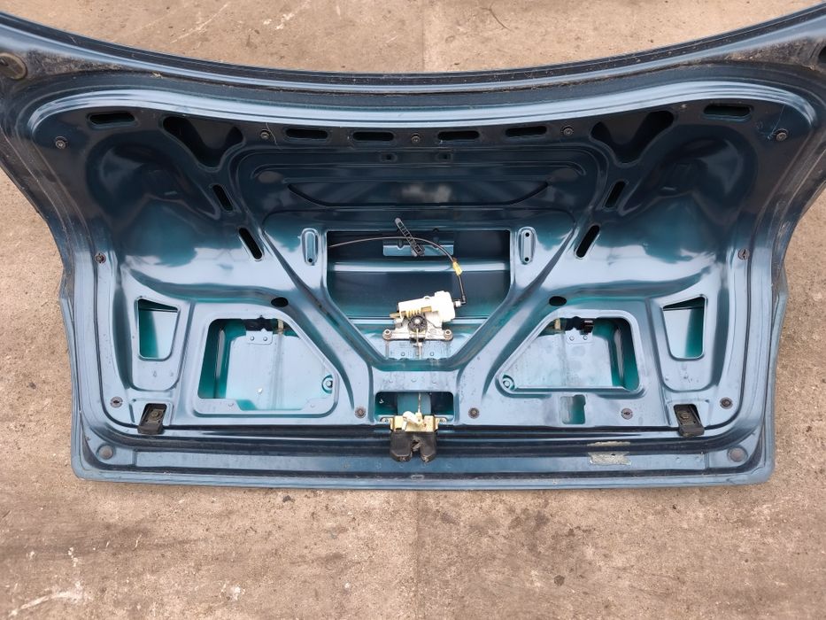 Продам крышку багажника на audi a4 b5