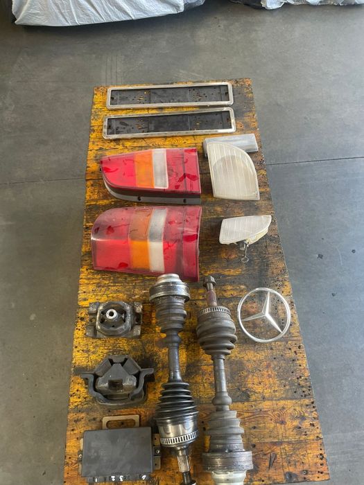 Vendo vário material Mercedes Vito W638 entre outras coisas.