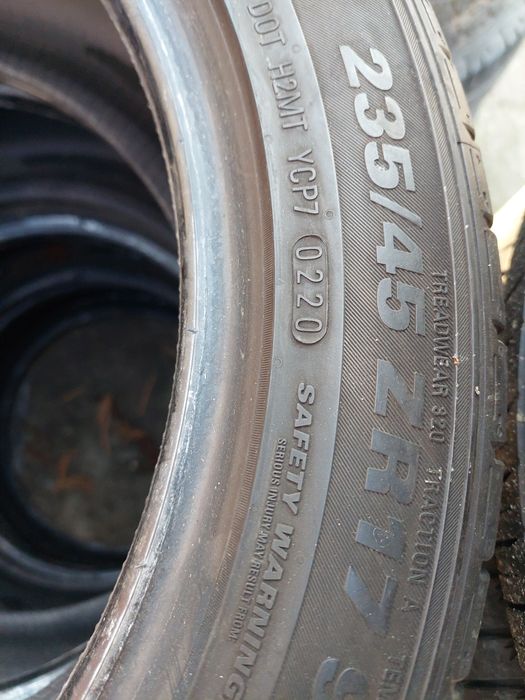 Продаються шини  235/45 R 17 . 97 Y.