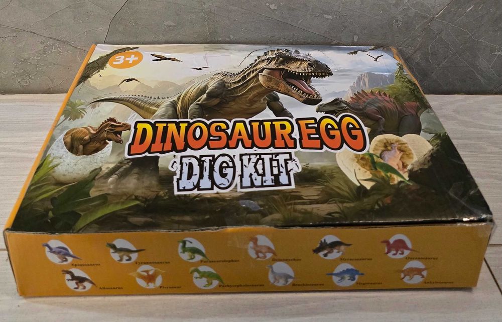 Zestaw kopalnia wykopaliska dinozaurów archeolog dinozaury + 12 jajek