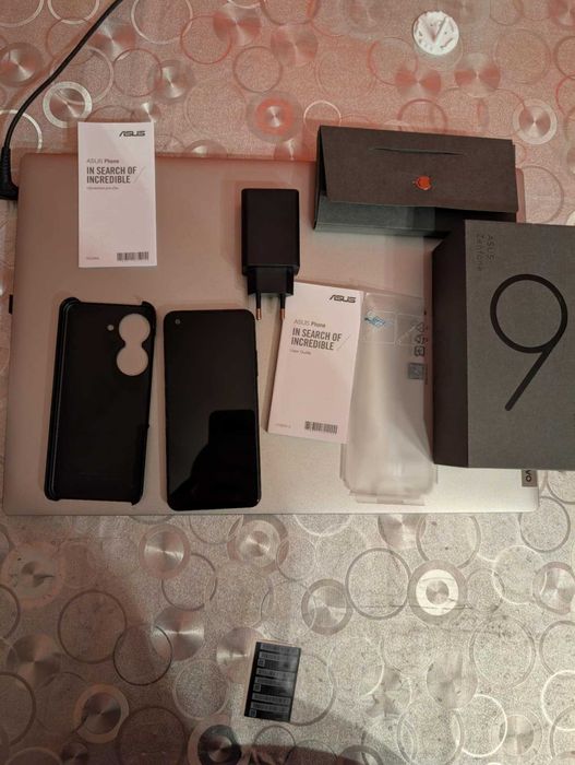 Asus zenfone 9 . 16 GB RAM 256 GB FV