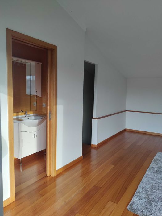 Aluga-se moradia em Ardegães