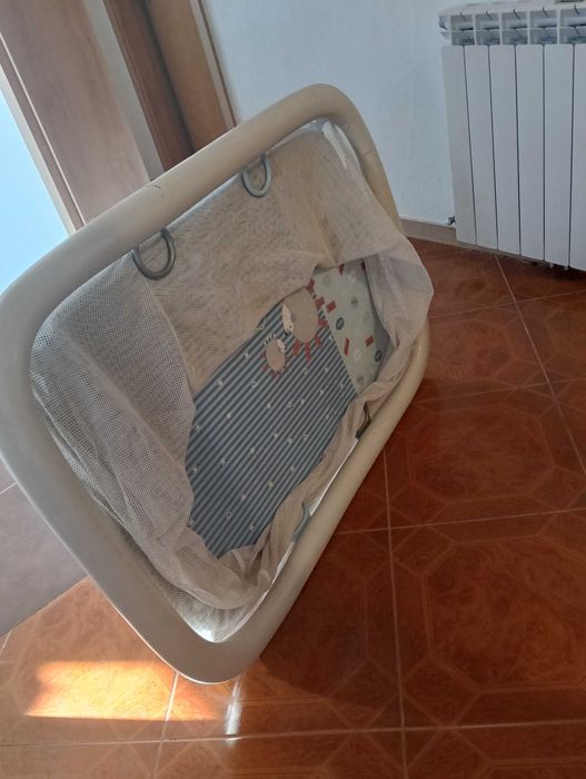 Berço Ikea, parque e banheira