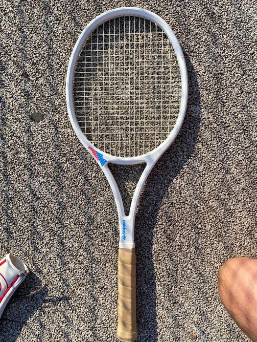 Raqueta antiga adidas