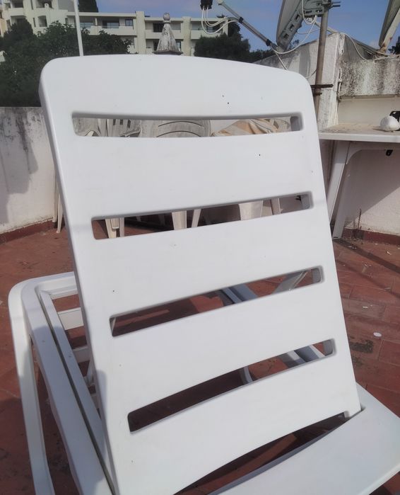 Espreguiçadeira de Jardim Regulável – Branca