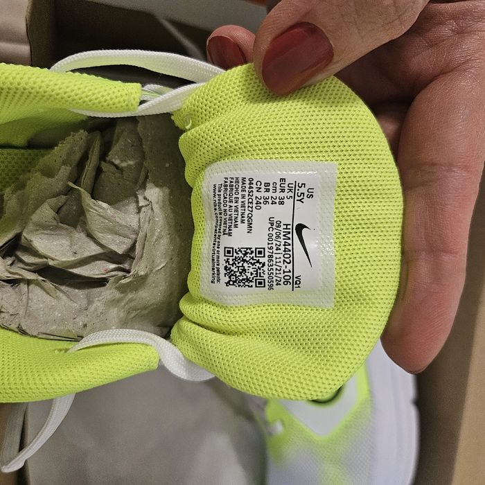 Кросівки Nike Cosmic Runner 38 розмір